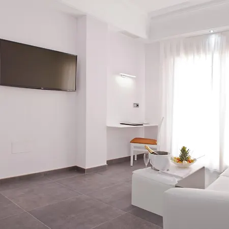 Delfines Hotel 4*